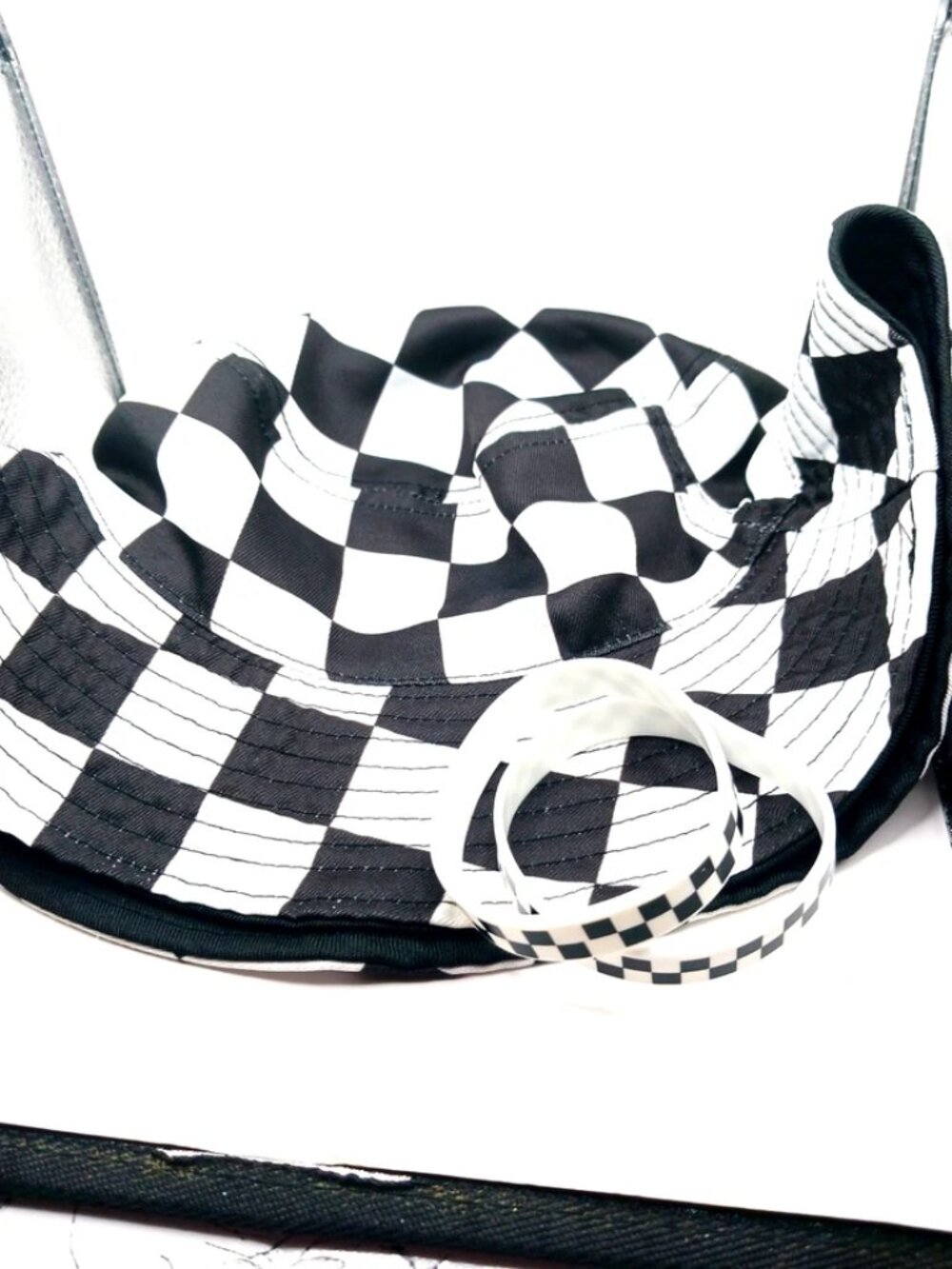 Skater Bucket Hat Checkered Reversible + 2 Silicone-Rubber Checkered Bracelets